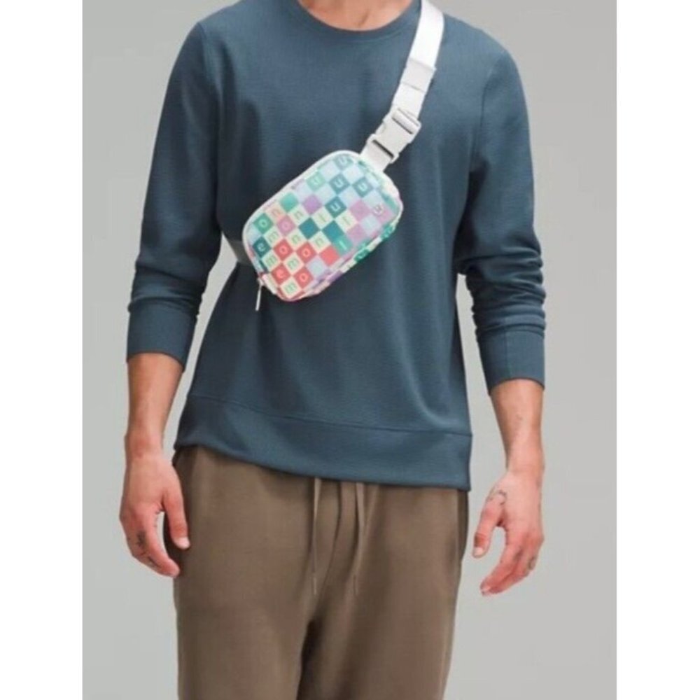 Lululemon Everywhere Belt Bag 1 L Checked Moment Mult Vapor NWT - Picture 2 of 11